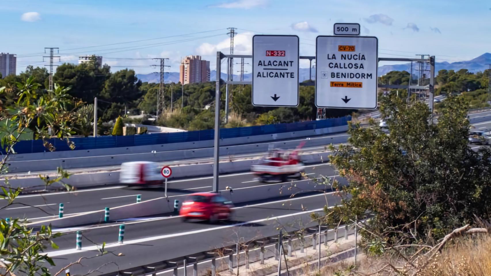 El aumento del precio del combustible preocupa en Benidorm porque muchos viajan a la ciudad en coche.