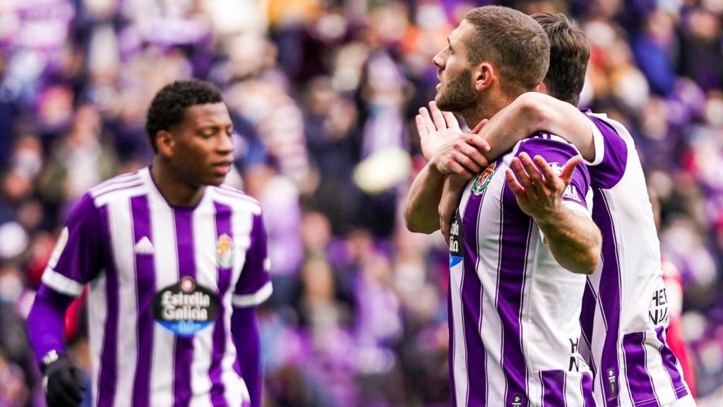 Los blanquivioleta buscan una victoria en Málaga que les mantenga en puestos de ascenso