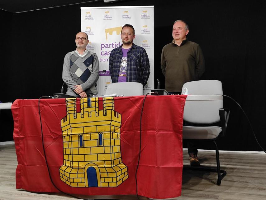 De izquierda a derecha, el presidente saliente, Pedro Manuel Soriano, Carlos Gómez y Luis Marcos