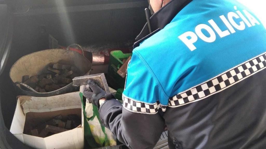 La Policía Local de San Andrés de Rabanedo con parte del material robado