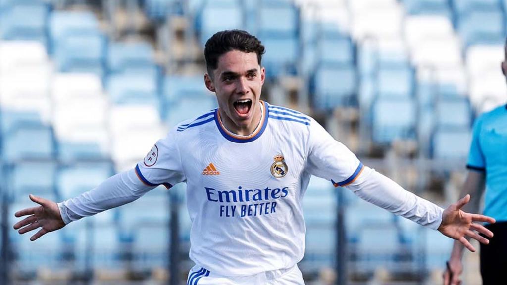 Sergio Arribas celebra un gol.