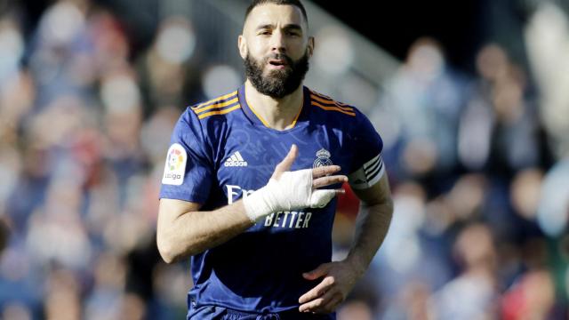 Karim Benzema celebra su gol de penalti al Celta de Vigo