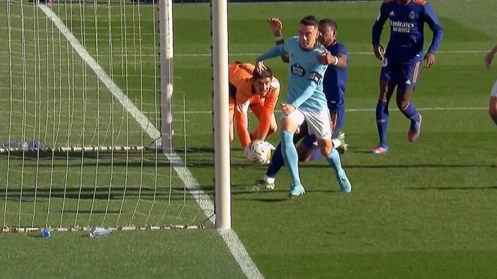 Gol anulado a Iago Aspas tras la intervención del VAR