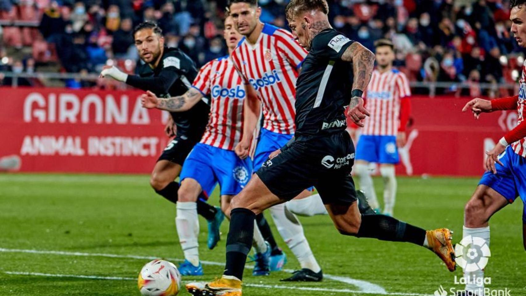 Brandon, en el remate más peligroso del partido.