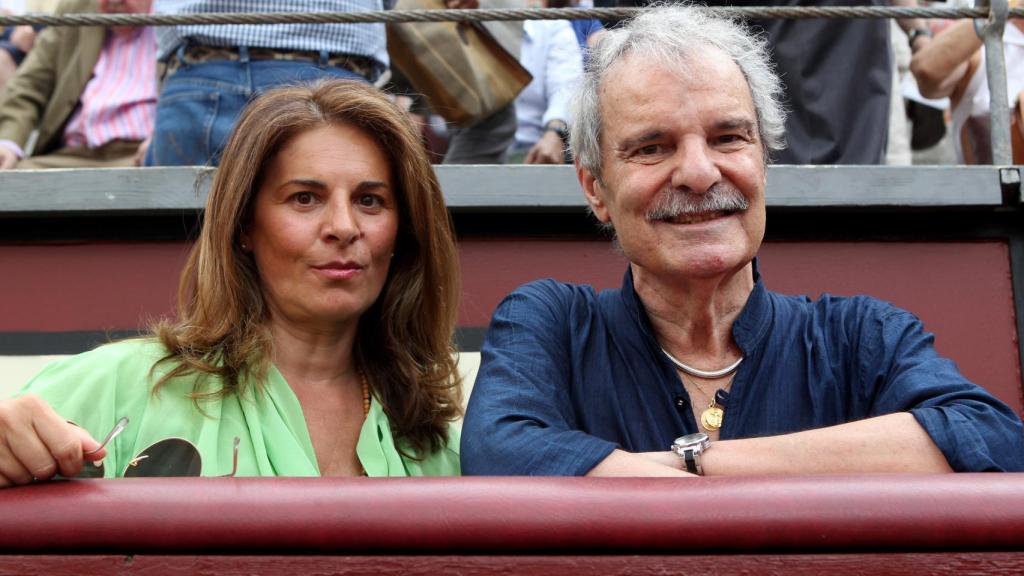 Jesús Mariñas junto a una amiga en la feria de San Isidro en 2017.