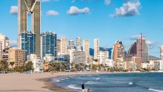 Los delincuentes fugitivos intentan aprovechar las zonas turísticas para esconderse, la labor coordinada de la Policía consigue evitar que estas se conviertan en santuarios.