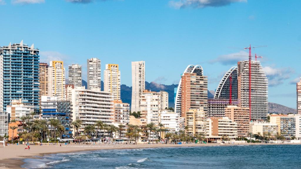 Los delincuentes fugitivos intentan aprovechar las zonas turísticas para esconderse, la labor coordinada de la Policía consigue evitar que estas se conviertan en santuarios.