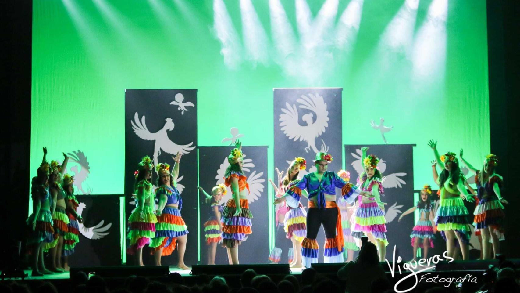 Barrio Sant Agustí con 'Ritmo de Samba' cierra la vuelta del certamen artístico de las Hogueras.
