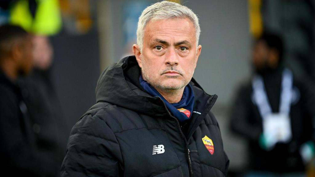 José Mourinho, en un partido de la AS Roma de la temporada 2021/2022