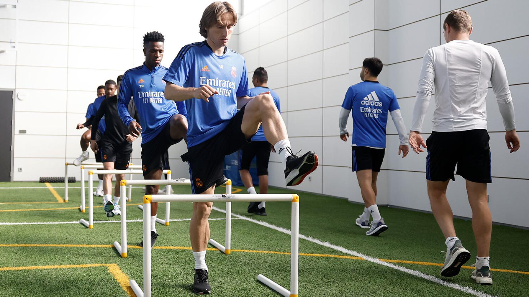 Los jugadores del Real Madrid, entrenando en el gimnasio