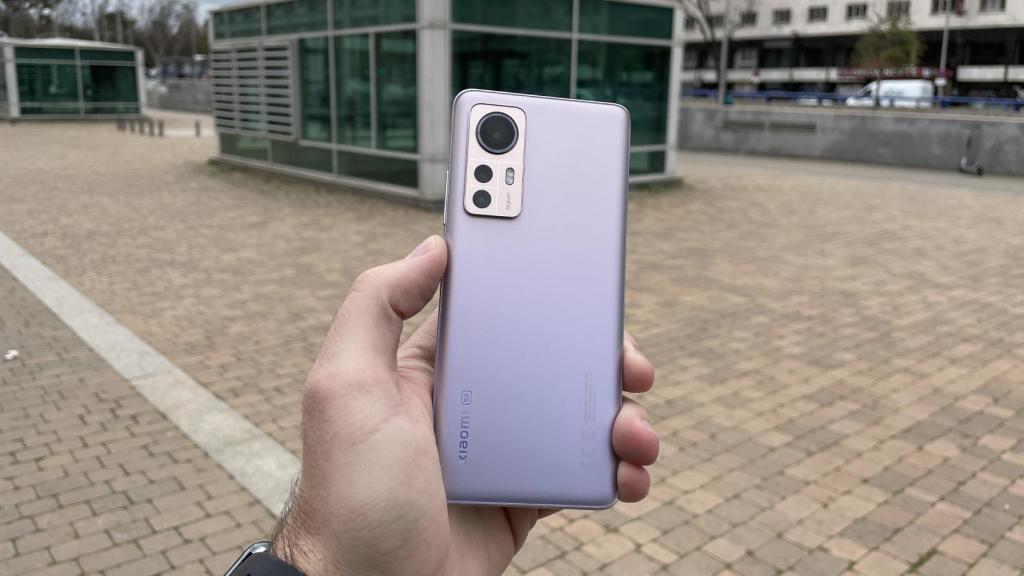 El Xiaomi 12 incluye dos altavoces estéreos.