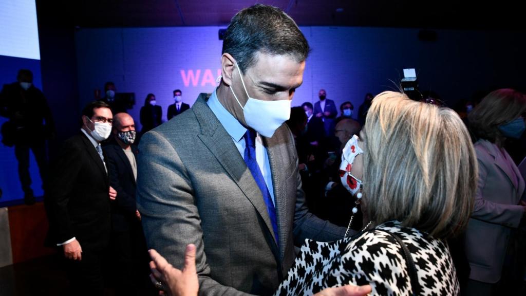 Pedro Sánchez y Esther Esteban durante la inauguración de 'Wake Up, Spain'.