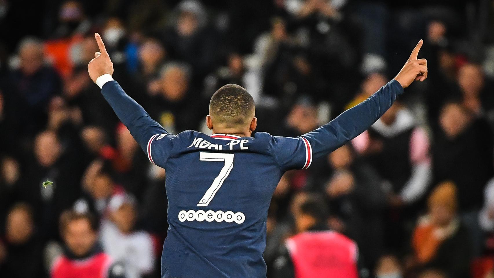 Kylian Mbappé celebra un gol con el PSG.