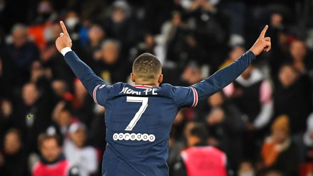 Kylian Mbappé celebra un gol con el PSG.