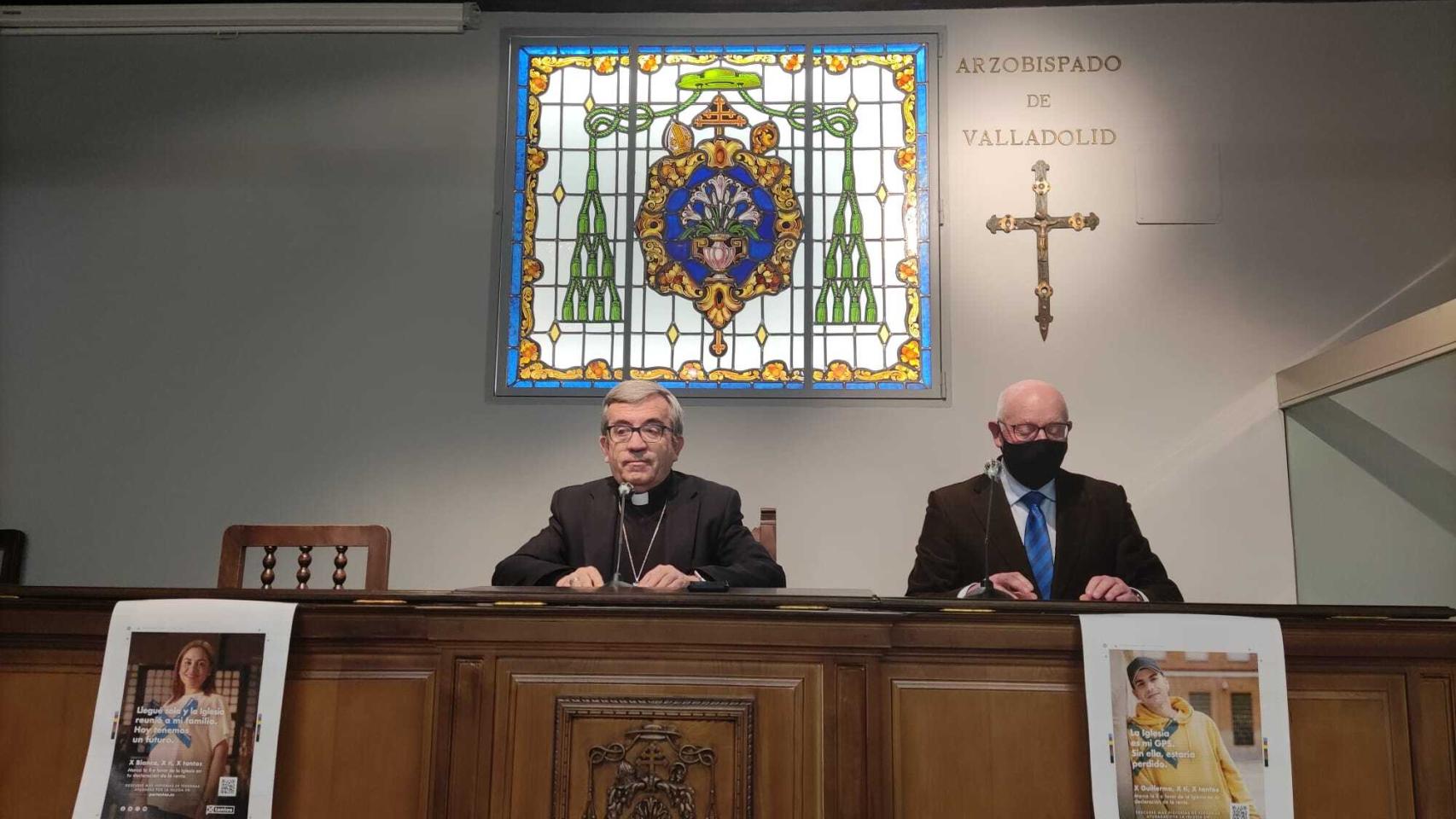 El obispo auxiliar Luis Javier Argüello y el ecónomo José María Conde