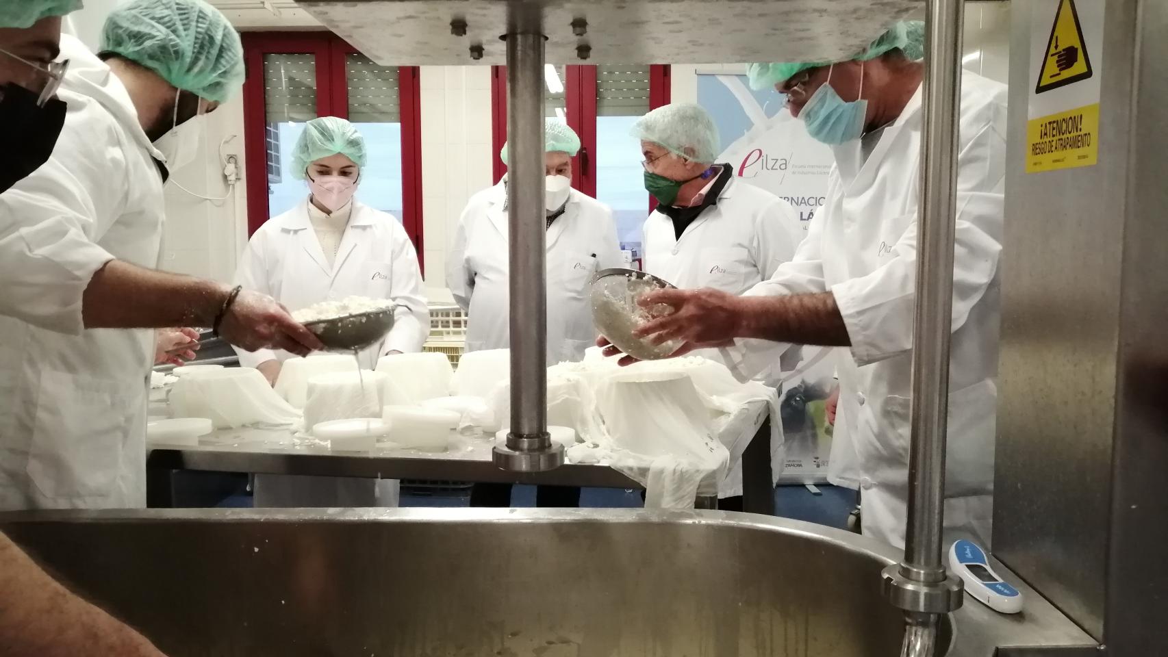 Escuela Internacional de Industrias Lácteas y curso de Maestro Quesero