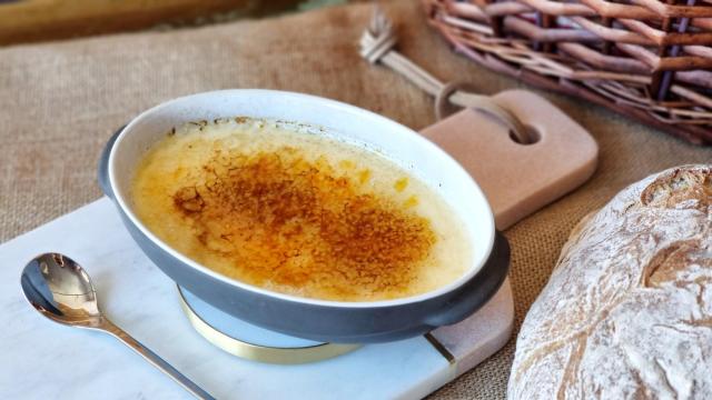 Prepara crema catalana sin que se te corte, te contamos los trucos.