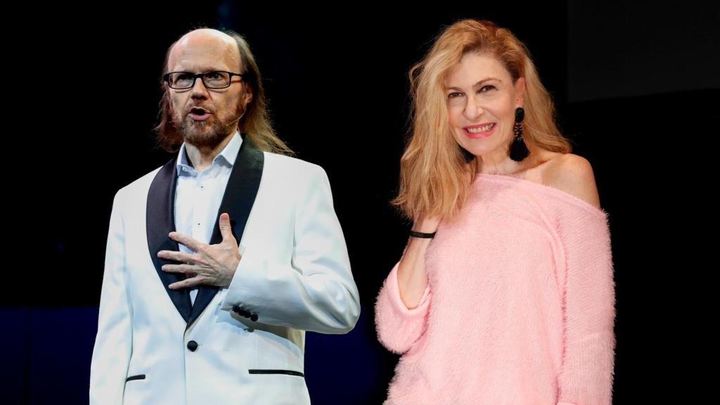 Santiago Segura y Silvia Gambino en un montaje de El Español.