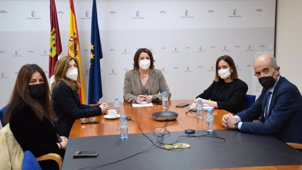 Reunión de Patricia Franco con la Real Fundación de Toledo y el Círculo Fortuny. Foto: JCCM.