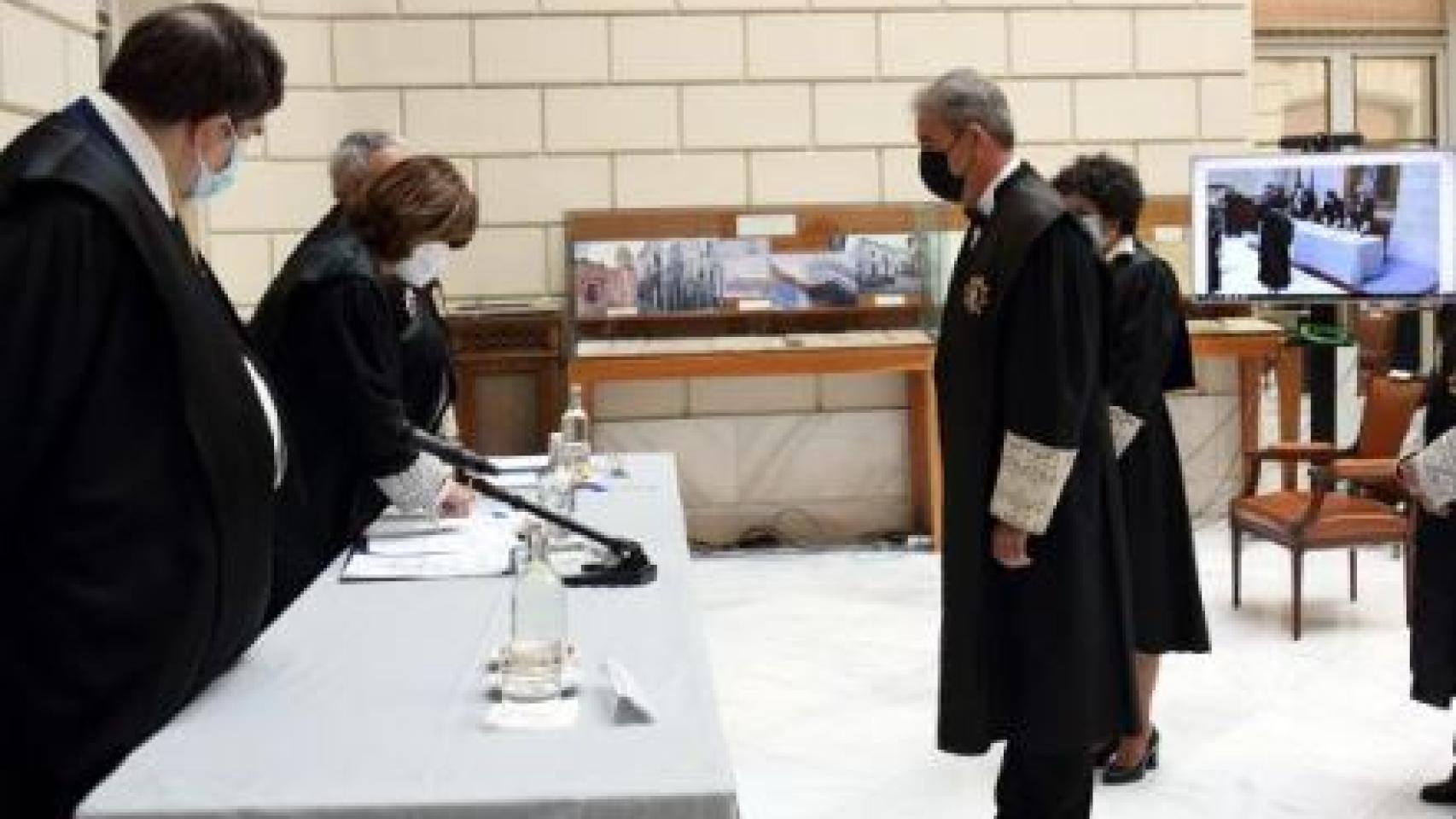 Dolores Delgado da posesión del cargo a Eduardo Esteban el 9 de abril de 2021./