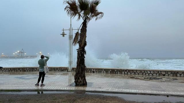 Imagen de archivo del temporal de viento en Málaga.