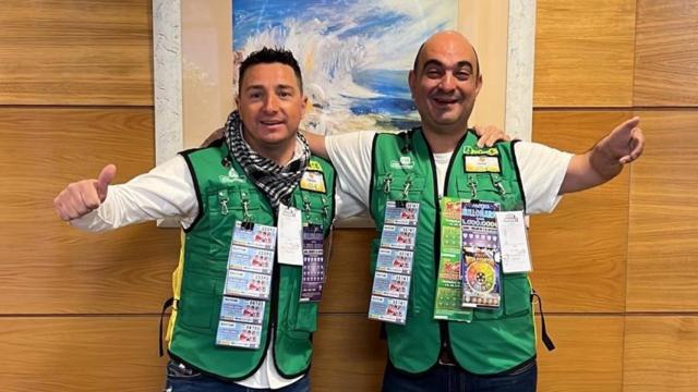 Los vendedores de la ONCE que han repartido premios en Santiago y Boqueixón.
