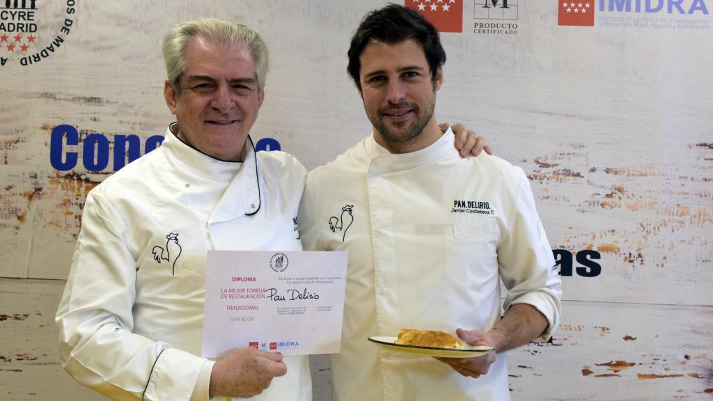 Javier Cocheteux padre y Javier Cocheteux hijo, junto a la mejor torrija de la Comunidad de Madrid.