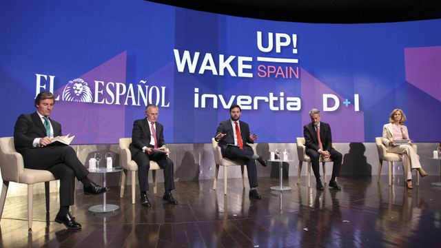 De izquierda a derecha, Federico Linares (EY), Luis Furnells (Grupo Oesía), Arturo Criado (Invertia), Alberto Granados (Microsoft) y Cristina Garmendia (Cotec)