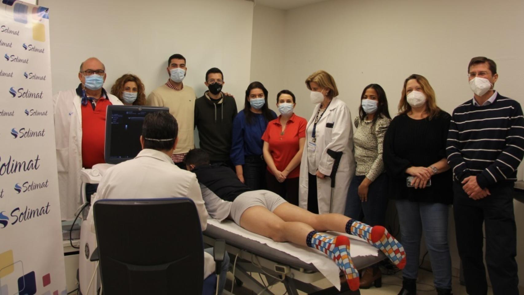 Equipo médico de la mutua castellano-manchega Solimat que se está formando en esta práctica.