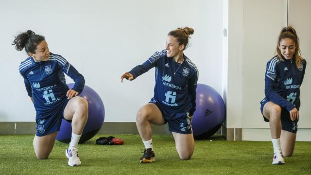 La selección española se entrena antes de enfrentarse con la brasileña en Alicante.
