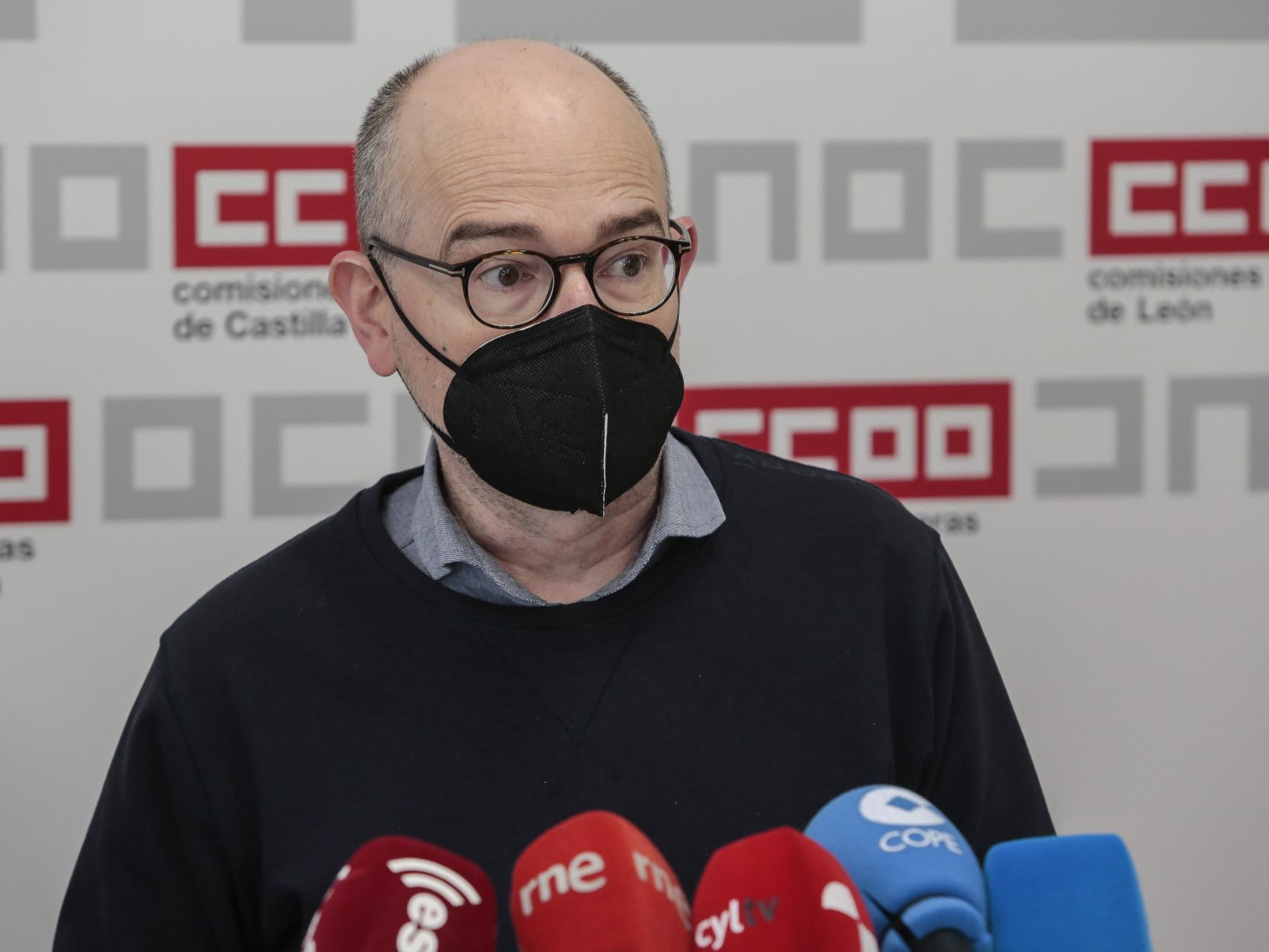 Presentación del informe de CCOO sobre las condiciones laborales del profesorado de Castilla y León. En la imagen, el secretario General del Sindicato de Enseñanza de CCOO de León, José Antonio Alegre