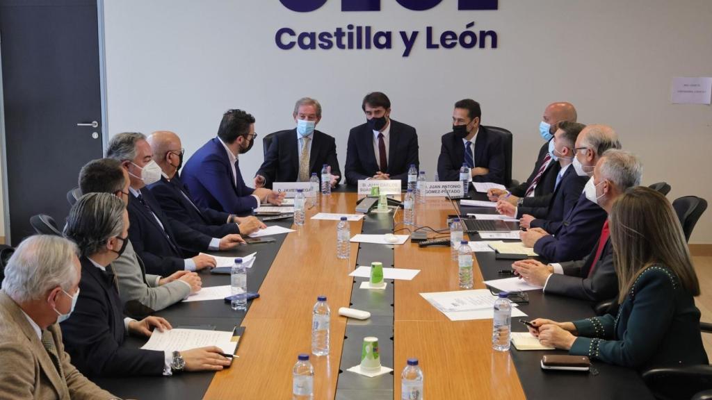 Comisión de Vivienda, Urbanismo y Construcción para ofrecer soporte a las empresas del sector