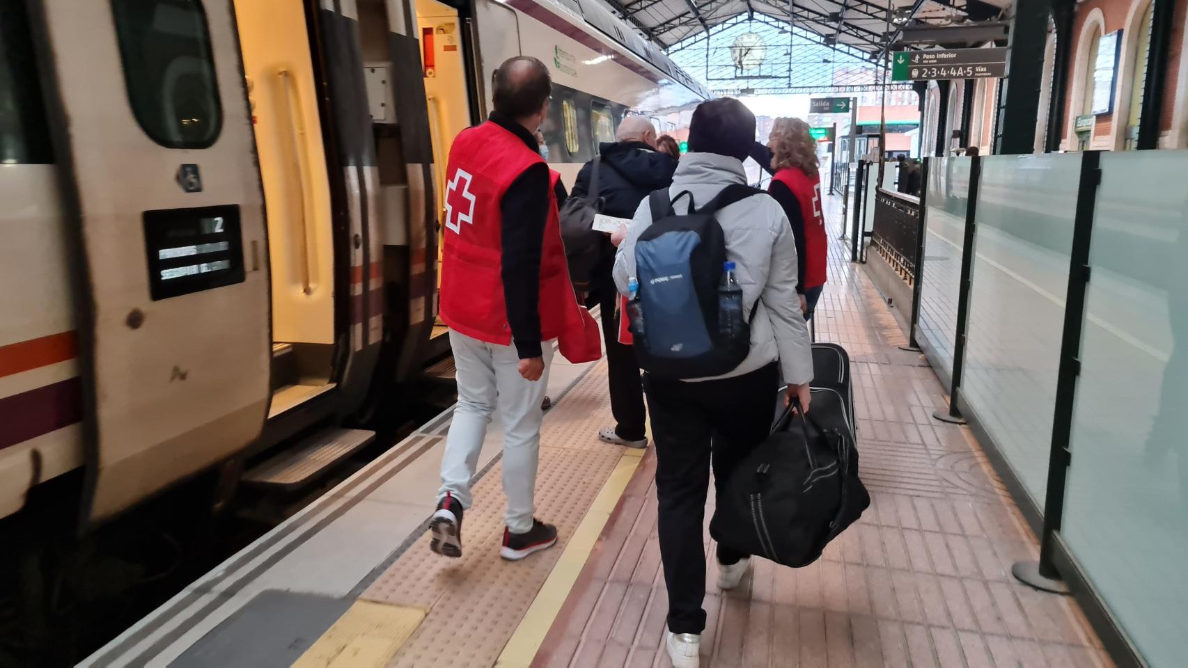 Atención de Cruz Roja en la estación Campo Grande de Valladolid