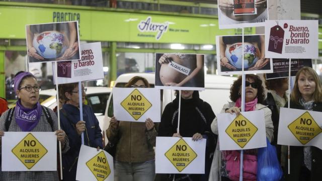 Protesta contra una feria de gestación subrogada. Efe