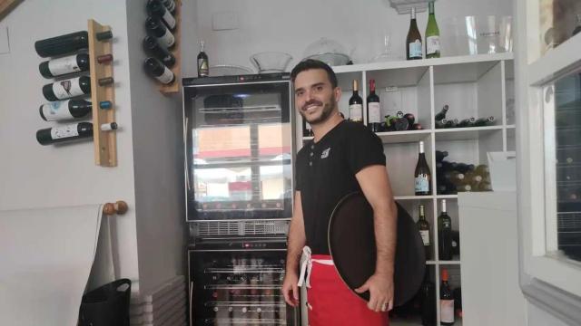 Jesús Soriano, más conocido como 'Soy camarero', en su puesto de trabajo