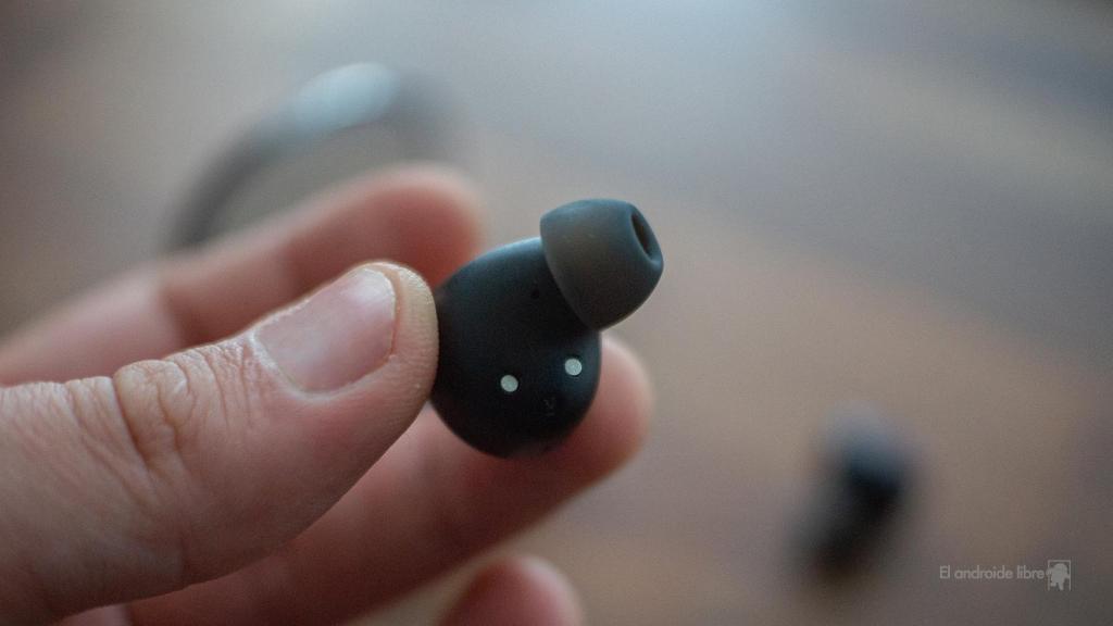 realme Buds Q2S auricular por detrás