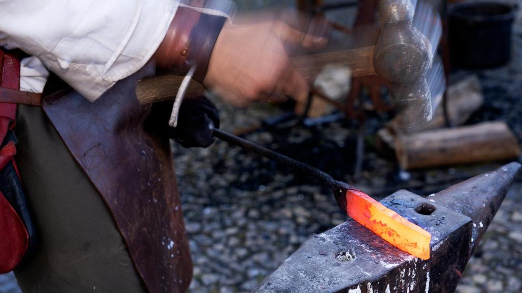 El hierro, protagonista en la Feria Medieval de Torre de Moncorvo