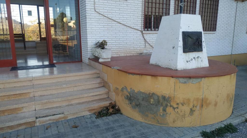 El acceso al cuartel de Aspe.
