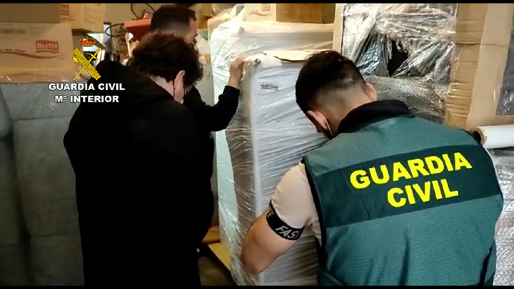 Operación de la Guardia Civil contra la falsa empresa de sofás.