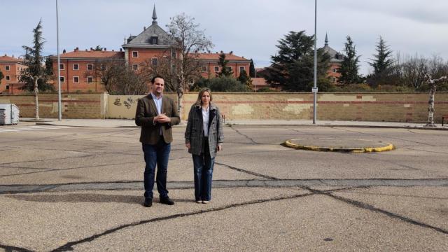 El alcalde de Santa Marta, David Mingo, y la concejala de Fomento, Marta Labrador
