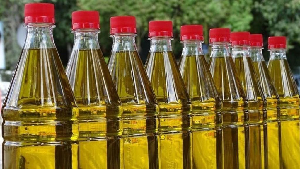 Botellas de aceite sin denominación.