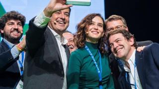 El presidente de la Junta, Juanma Moreno, con Isabel Díaz Ayuso, Alberto Núñez Feijóo y Alfonso Fernández Mañueco.