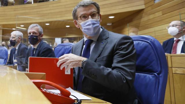 El presidente de la Xunta y del PP nacional, Alberto Núñez Feijóo, en el Parlamento gallego.