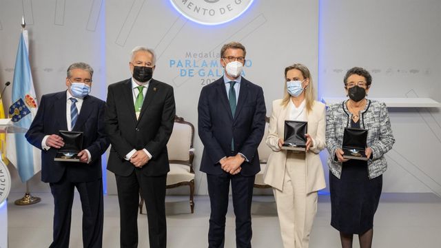 El presidente de la Xunta, Alberto Núñez Feijóo, participa en la entrega de las Medallas del Parlamento de Galicia.