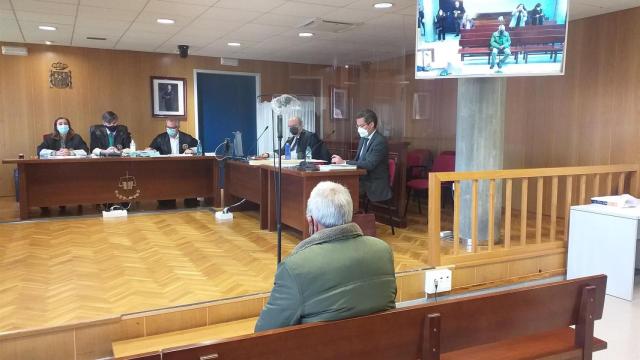 Juicio contra un acusado de tentativa de asesinato tras golpear en la cabeza con una azada y una piedra a un vecina de Redondela (Pontevedra).