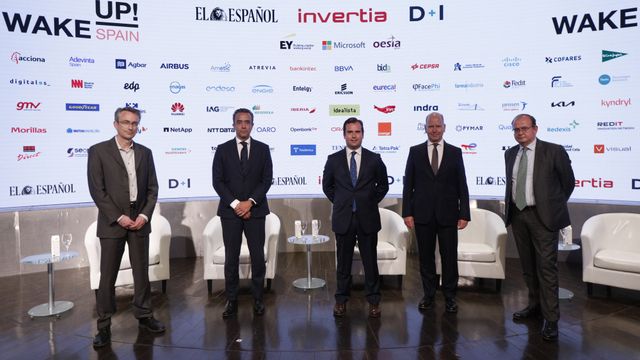 Los participantes de la mesa redonda Las infraestructuras y la cohesión territorial.