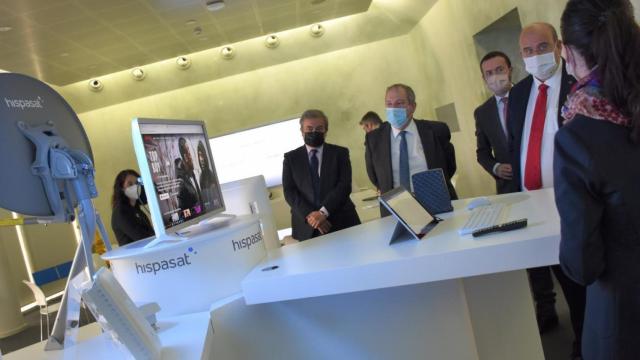 El vicepresidente, José Luis Martínez Guijarro, ha visitado las instalaciones de Hispasat en Arganda del Rey (Madrid)