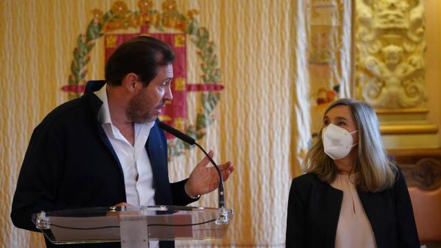 Óscar Puente e Irene Bretón durante el acto de la firma / Ical