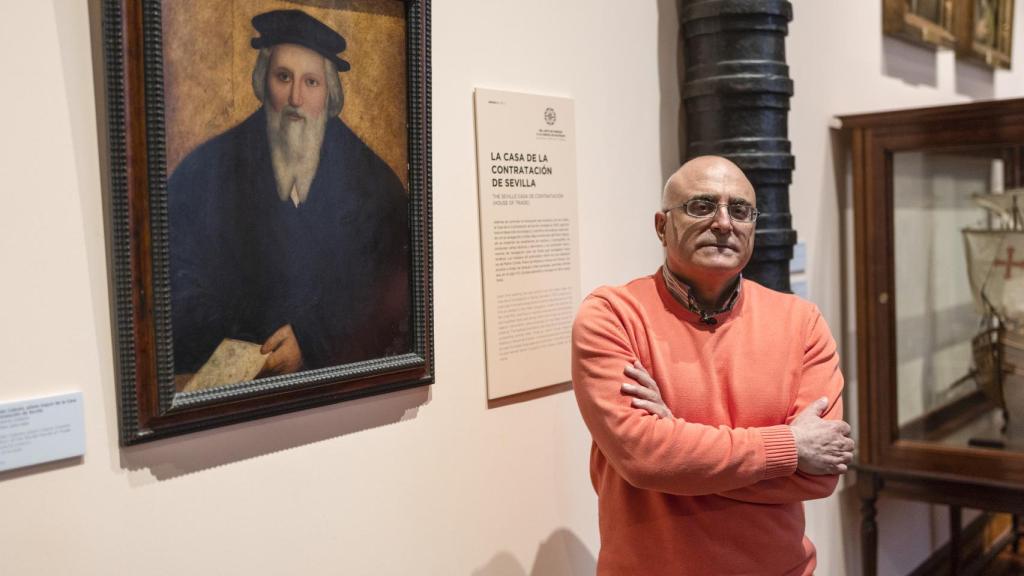 El profesor Marcial Castro Sánchez, en el Museo Naval.