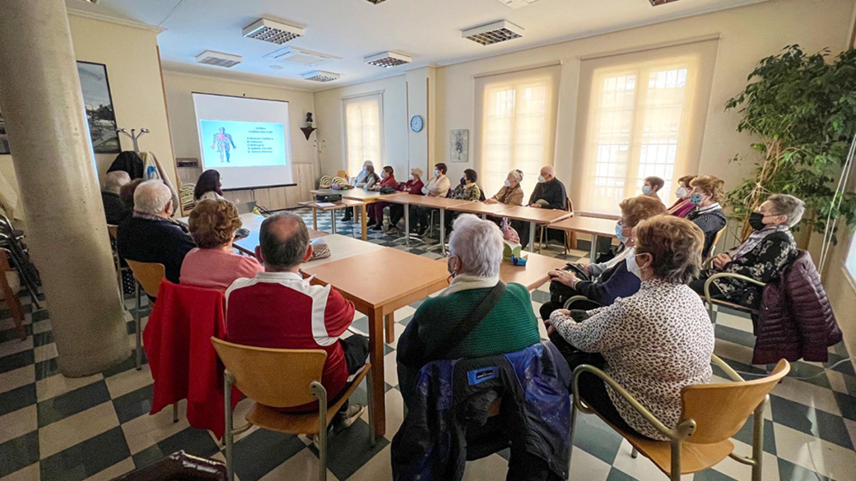 Los profesores universitarios trasladan a la población todo su conocimiento en Carbajosa de la Sagrada